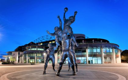 Twickenham_Stadium_Statue.jpg